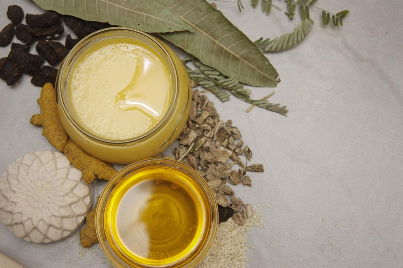 Natural ingredients: oils, herbs and honey